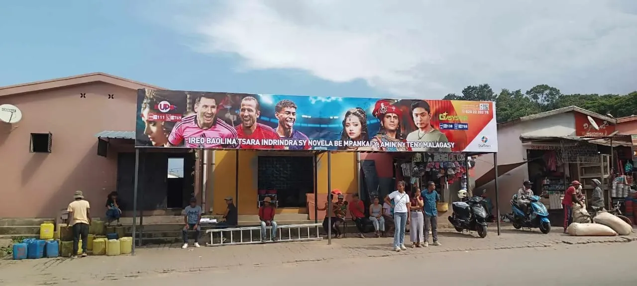 Panneaux Mada - Abribus Ambohidratrimo